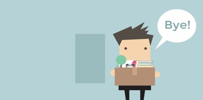 Un hombre cargando una caja con cosas de oficina y diciendo “bye”