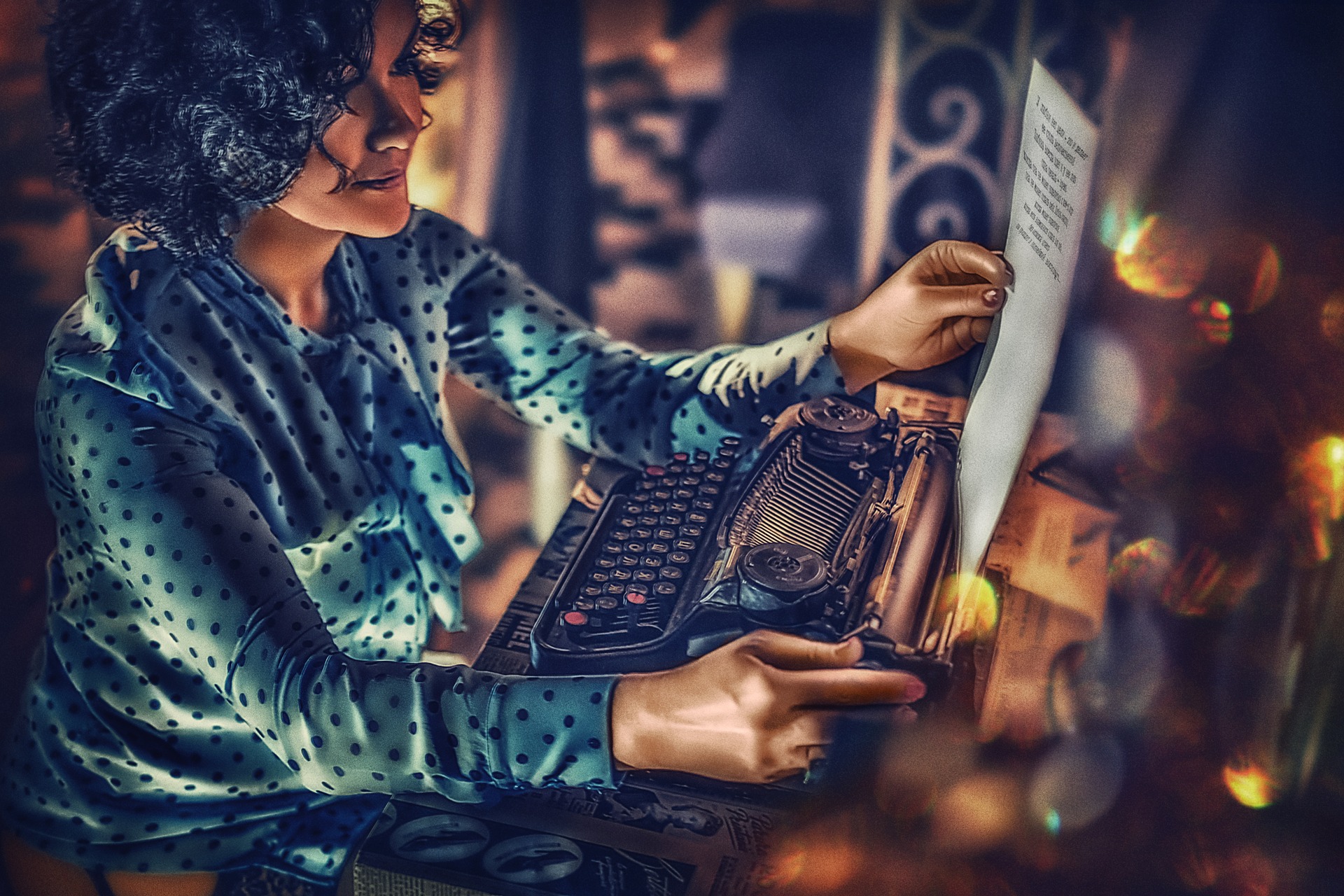  Escritora y máquina de escribir