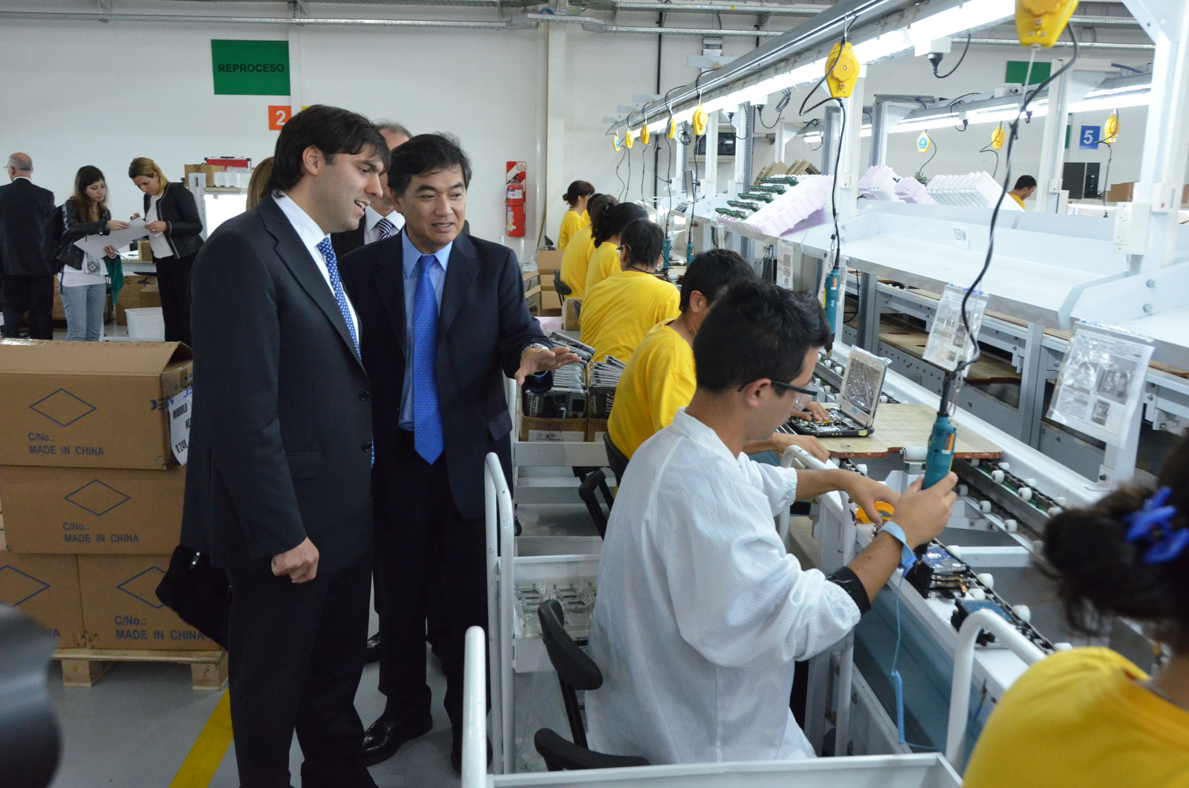 Recorrido por la planta de producción de una empresa