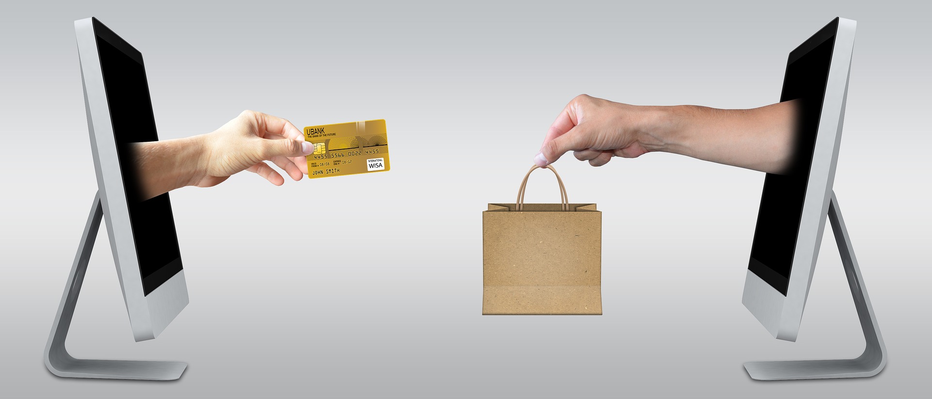 Por un lado, una mano saliendo de un monitor con una tarjeta de crédito y por el otro lado, una mano extendiendo una bolsa que simula tener mercancía.