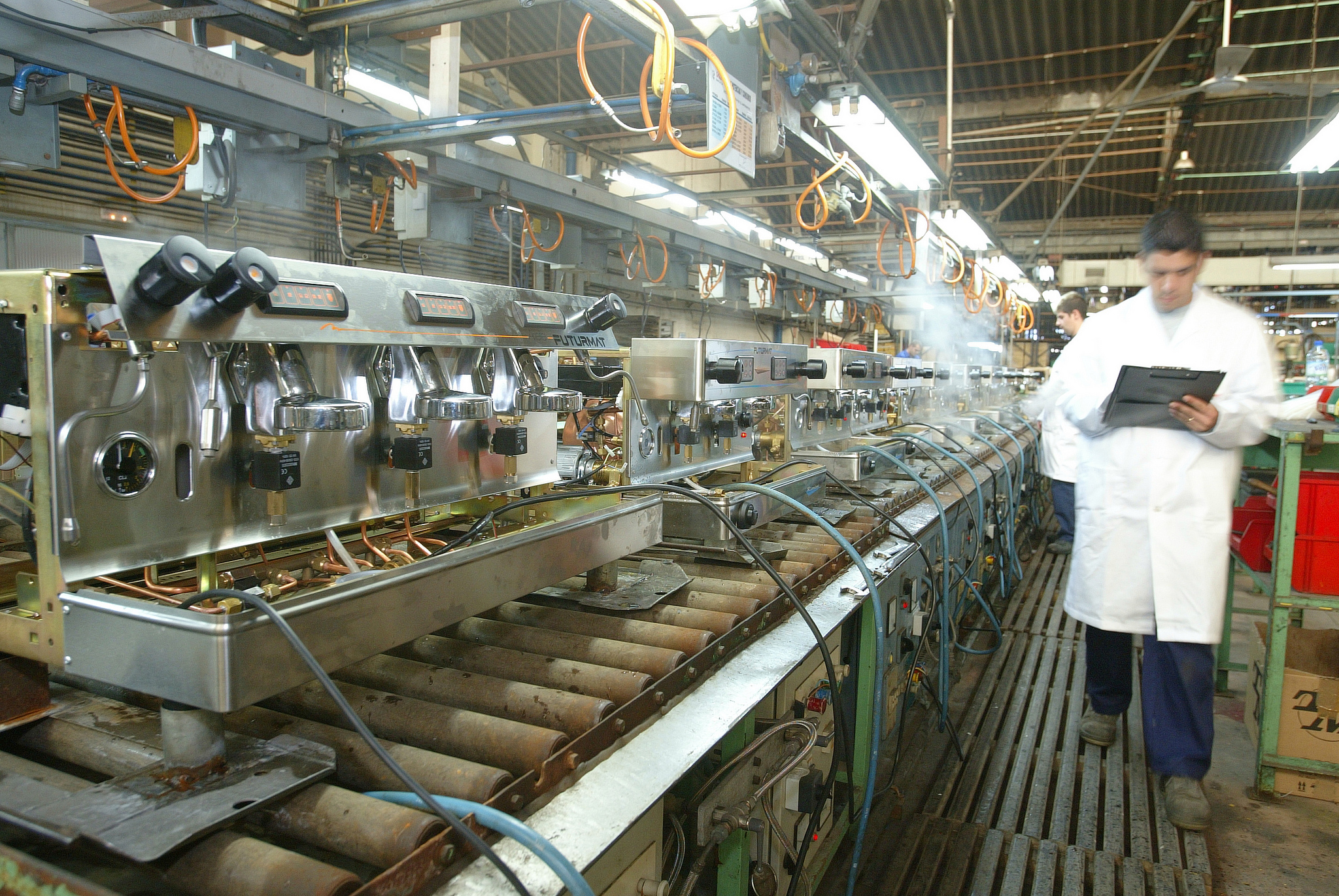 pruebas al sistema eléctrico de máquinas de café.