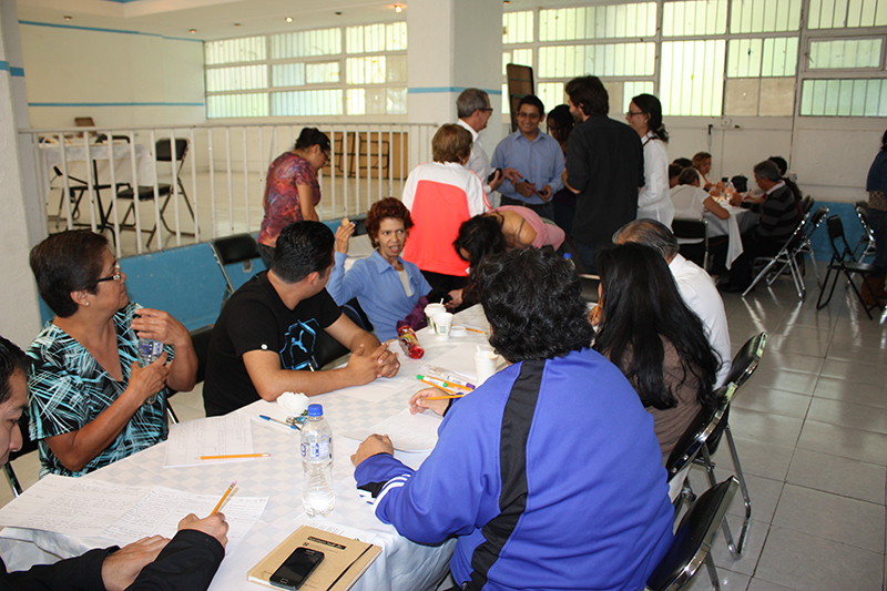 Fotografía tomada por Francisco Gómez de un taller de participación por tanto se observan personas asistentes a dicho taller.