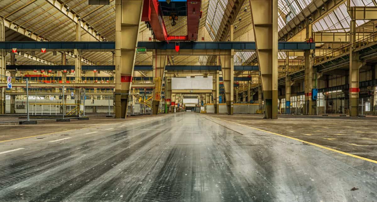 instalaciones de un almacén en construcción.