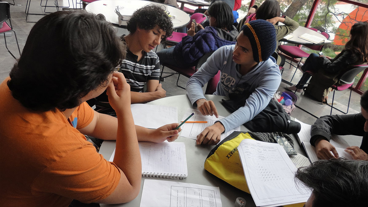 Zaldívar Zamorategui Orlando (2015) Solución a una fórmula proposicional