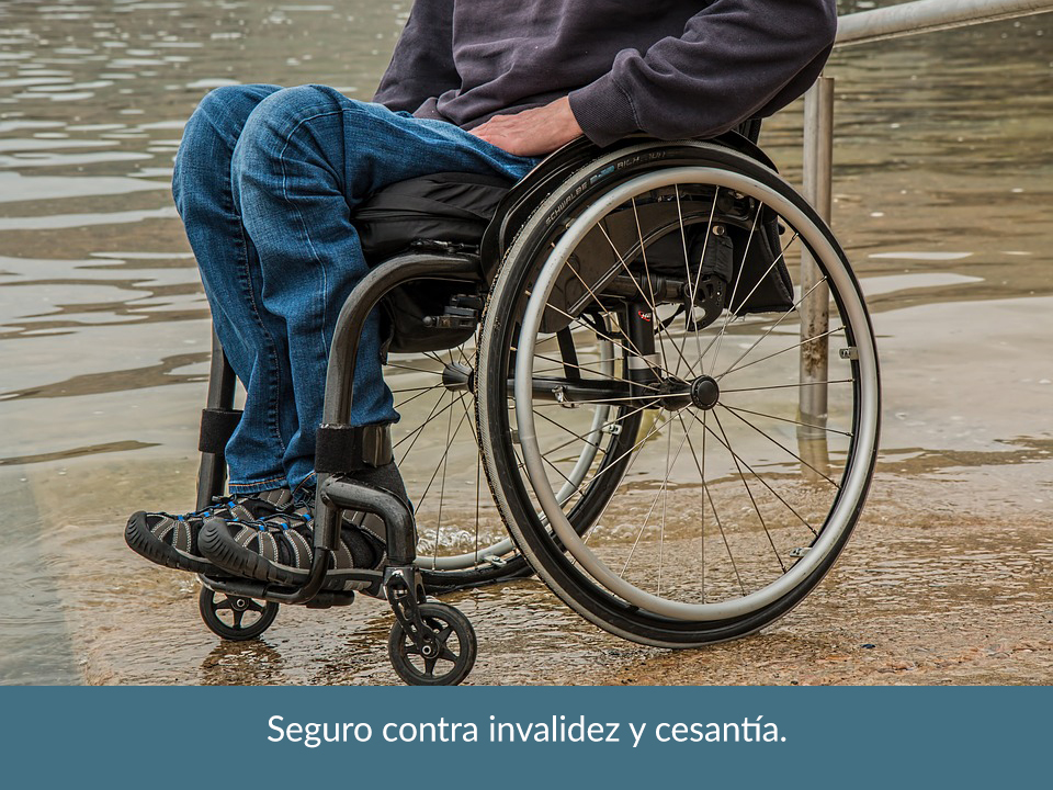 Hombre en silla de ruedas