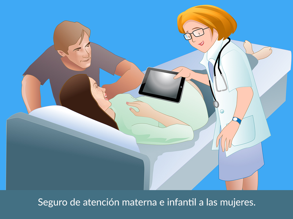 Mujer acostada en una cama en revisión médica por su embarazo