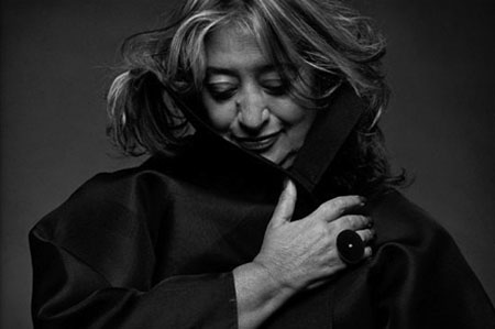 Fotografía a color de Zaha Hadid