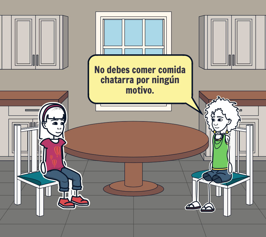 Mamá indicando a su hija que no debe comer comida chatarra.