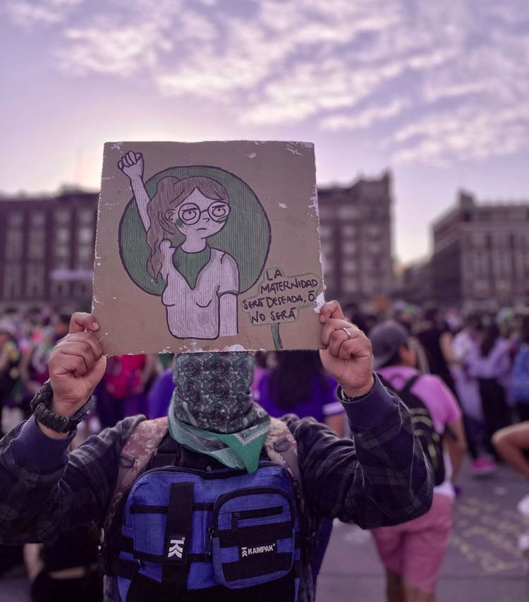 Imágenes de juventudes en protestas y manifestaciones