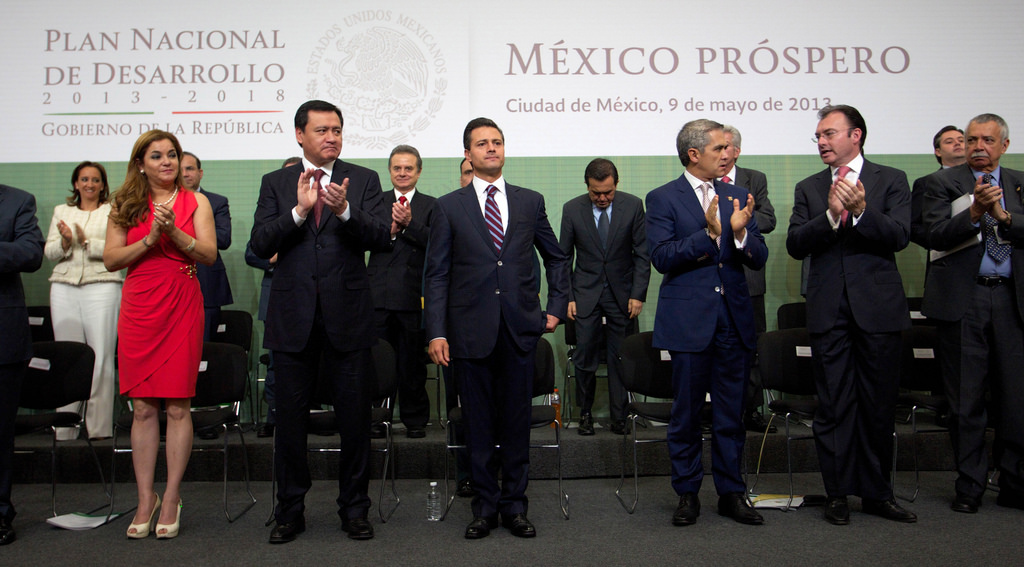 Estanterías y mobiliario de madera