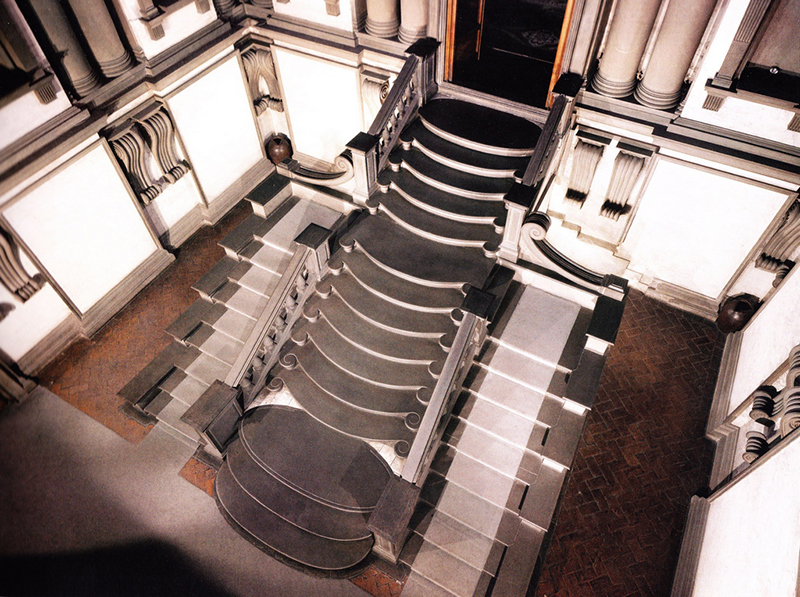     Vista de la escalera Laurenciana.