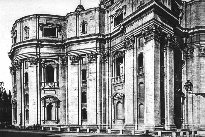  Ábsides basílica de San Pedro.