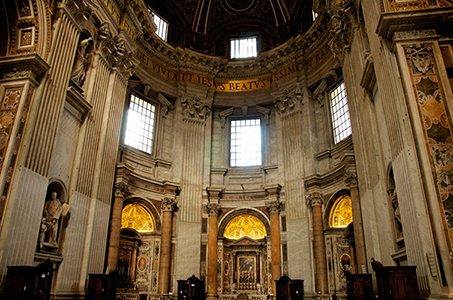 Ventanas del transepto en San Pedro.