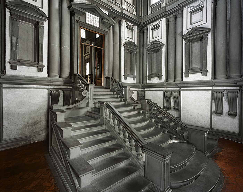   Escaleras del vestíbulo.