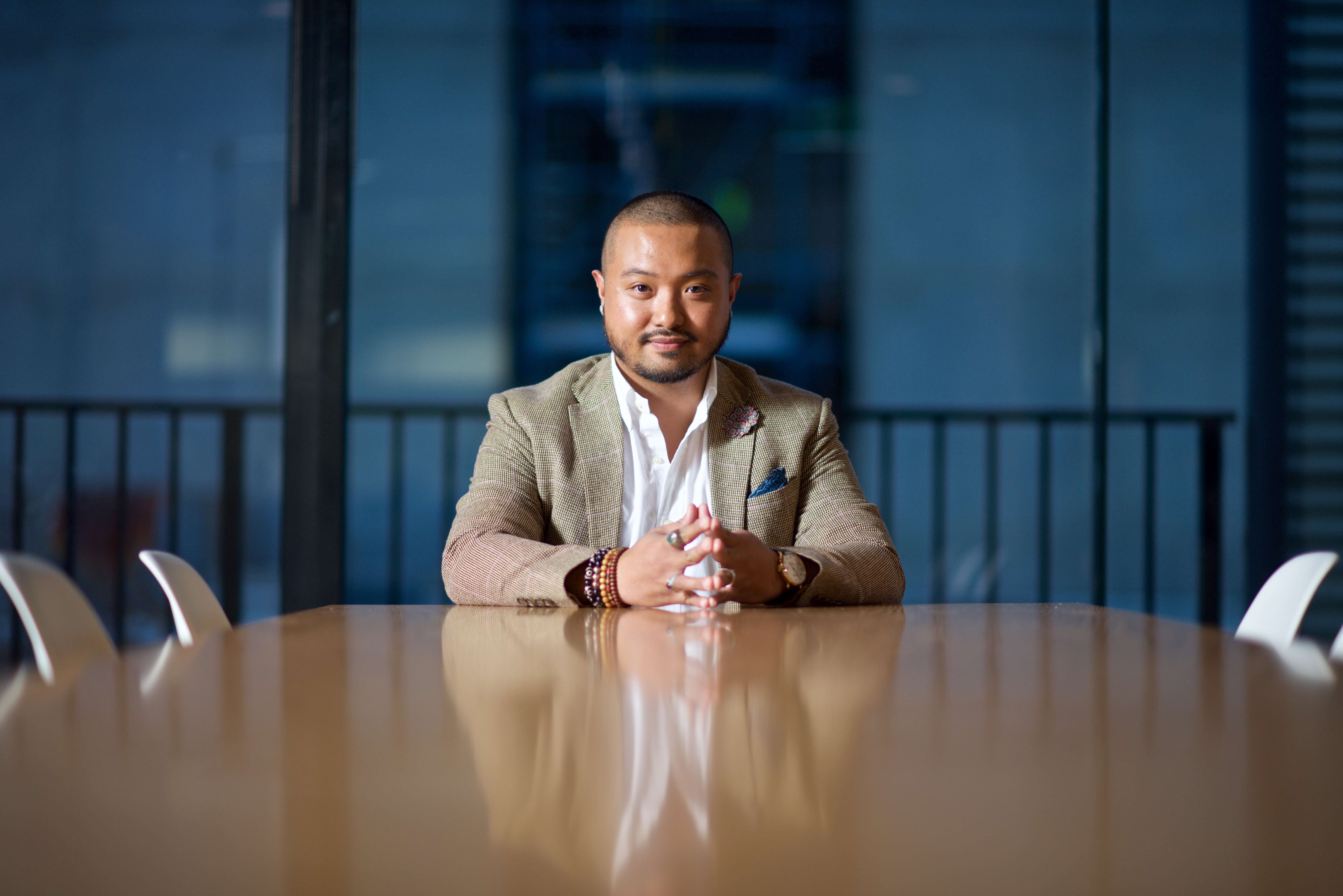 Director de empresa en sala de juntas